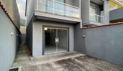 Casa à venda na Avenida Abílio Augusto Távora, Palhada, Nova Iguaçu - RJ