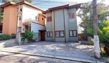 Casa para alugar na Rua Campos Elíseos, Petit Village, Cotia - SP
