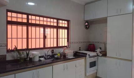Casa à venda na Rua dos Fioresis, Vila Jeriva, Várzea Paulista - SP
