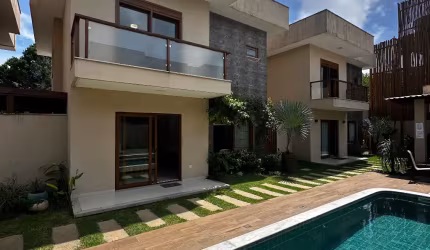 Casa com 4 quartos em condomínio a 100m da praia em Arraial d’Ajuda