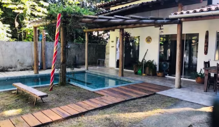 Casa privativa com  4 quartos para locação anual, com energia solar