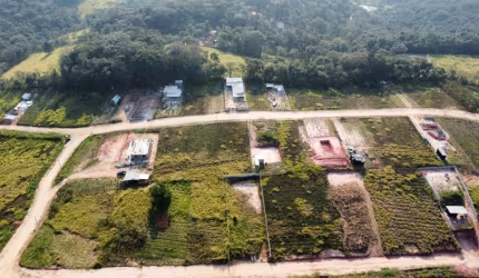 Cotia: Onde Seu Lote Vira um Lar!