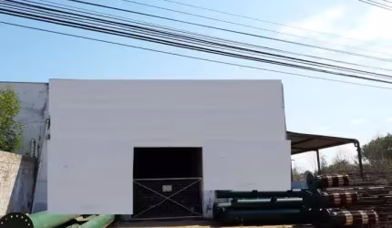 Barracao à avenda na Avenida Fernando Correa em Cuiabá MT