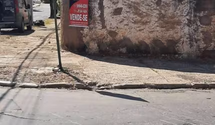 Vende-se terreno de esquina no Bairro Boa Esperança