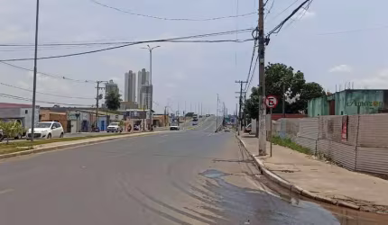 Vende-se ou aluga-se terreno comercial de esquina na Avenida Beira Rio