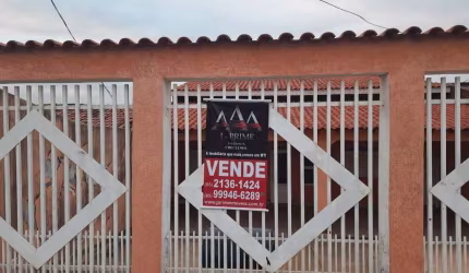 Casa com 3/4 no bairro Tijucal próximo a avenida Espigão
