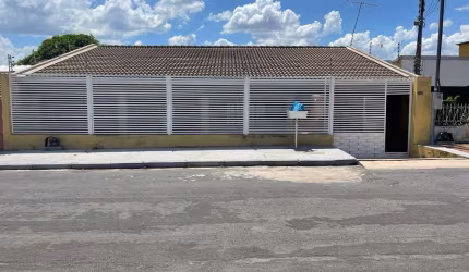 Casa CPA II com 3 Quartos, Closet, Área Gourmet e Edícula