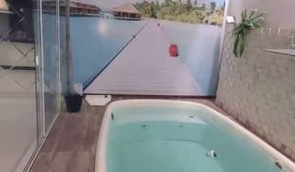 Vende-se Casa com Piscina no Condomínio Terra Nova