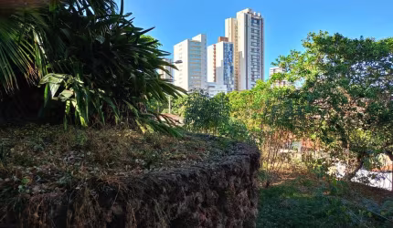 Sobrado com Terreno de 1.490m² à Venda no Quilombo prox edificio Arthé