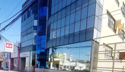 Aluga se na Avenida do CPA Predio  comercial 25 vagas de garagem