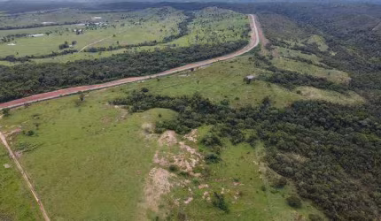 Fazenda com  915 hectares, pastagem Formada frente Rodovia 86 km de Cuiabá