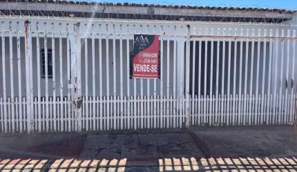 Casa na Cohab Jayme Campos, bairro Cristo Rei