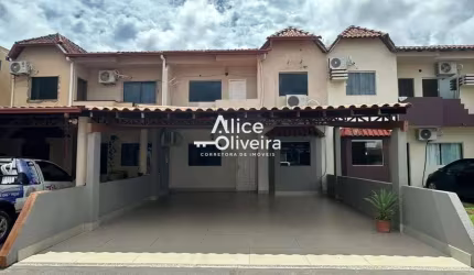 Sobrado à Venda com 4 quartos, 2 banheiros, 2 vagas e 99m² por R$ 400.000