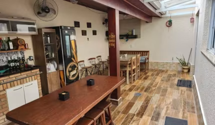 Sobrado à venda localizado no condomínio Mogi Hills IV, na Vila Oliveira em Mogi das Cruzes.