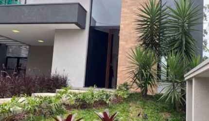 Casa térrea localizada no condomínio Mosaico Essence em Mogi das Cruzes.