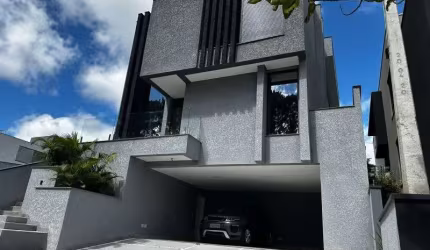 Venda de Casa em Condomínio na Granja Anita, Mogi das Cruzes-SP: 3 quartos, 1 suíte, 313,58m² de área.