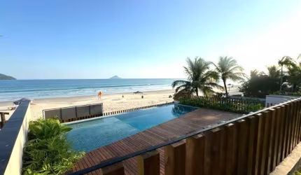 Casa de frente ao mar em condomínio de alto padrão em Juquehy, litoral norte de São Paulo.