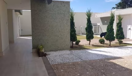 Maravilhosa casa para venda na Vila Oliveira em Mogi, possui quatro suítes com closet e todo o imóvel com o mais fino acabamento, local privilegiado!