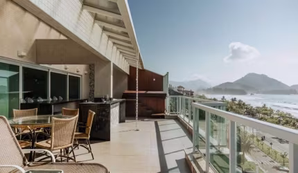 Magnífica cobertura duplex frente ao mar, à Venda, na melhor região da Praia Grande, em Ubatuba.