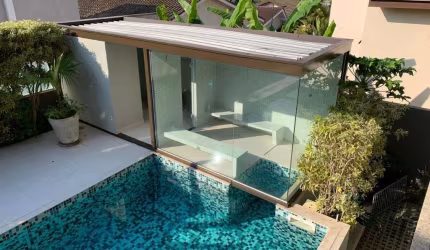 Casa à venda no Condomínio Real Park em Mogi das Cruzes. Projeto moderno e com fino acabamento, com 3 pavimentos muito bem decorados.