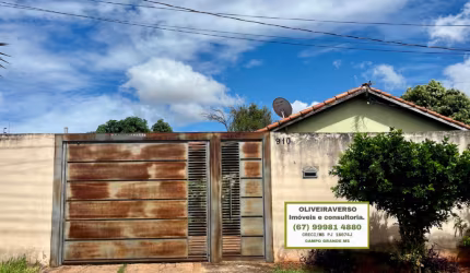 Casa térrea em ótima localização no bairro.