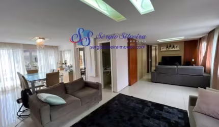Linda casa em condomínio na Cidade dos Funcionários com 3 suítes.