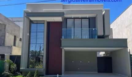 Linda casa com 4 suítes e piscina privativa na Cidade Alpha