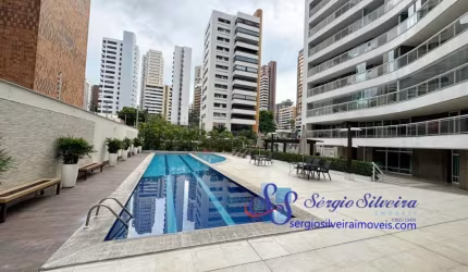 Amplo apartamento em Meireles com 3 suítes