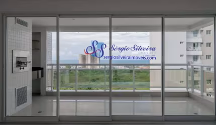 Amplo apartamento no Living Resort com vista mar