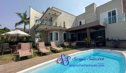 Ampla casa no Alphaville Fortaleza com 4 quartos e piscina privativa.