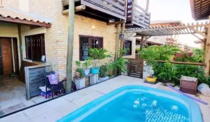 Casa no Porto das Dunas em condomínio vista mar.
