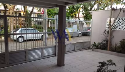 Casa moderna com 3 dormitórios, suíte e quintal no Jardim Trussardi, São Paulo
