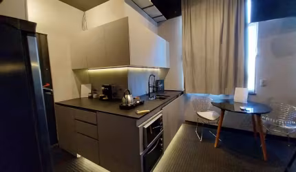 Lindo Loft mobiliado, com 24m², à venda na Rua Álvaro Alvim, no Centro do Rio de Janeiro, com a possibilidade de ganhos com Airbnb, por R$ 300.000,00.