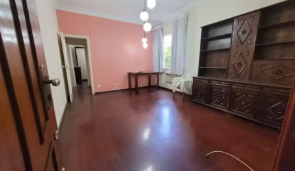 EXCELENTE OPORTUNIDADE DE UM SALA 2 QUARTOS, COM 76M², POR R$350,000,00, NA TIJUCA, PERTO DA PRAÇA SÁENZ PEÑA