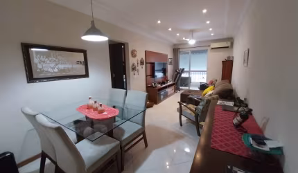 Vende-se lindo apartamento sala, 2 quartos, com 72m², todo reformado, na Rua Salvador Pires, no Meier, por R$ 398.000,00