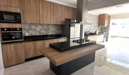 CASA RECEM CONSTRUIDA- CONDOMINIO ALPHAVILLE