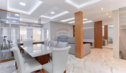 Seu novo lar é a definição do requinte e da beleza em cada detalhe deste sobrado triplex mobiliado no Pinheirinho
