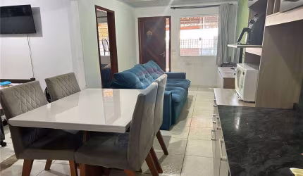 Vende-se casa com 2 quartos em Piraquara