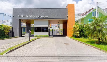 Sobrado em condomínio com  131 m² - 3 quartos sendo 2 suítes no Xaxim.