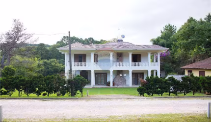 Chácara 04 quartos com tanque e piscina a venda em Condomínio Fechado de Chácaras em Mandirituba/PR