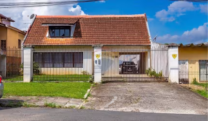 Casa Térrea - 3 quartos com suíte - 350m² e terreno 770m² no Hauer