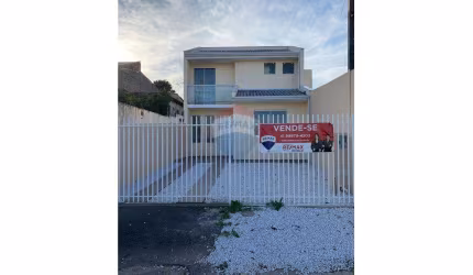 Lindo Sobrado Reformado com 03 quartos sendo 01 suíte e 02 vagas de garagem à venda no Bairro Santa Terezinha – Fazenda Rio Grande - PR