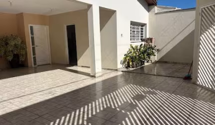 Excelente Casa no Jardim Planalto em Salto-SP, com 350m2 de terreno, em um bairro tranquilo e estruturado!