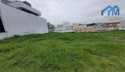 Terreno exclusivo em condomínio de luxo: aproveite o melhor da vida!