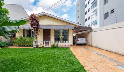 CASA COM  TERRENO NO PORTÃO