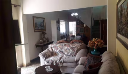 Casa com 6 dormitórios à venda, 199 m² por R$ 650.000,00 - Centro - Pouso Alegre/MG