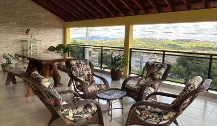 Casa com 3 dormitórios à venda, 200 m² por R$ 790.000,00 - Pão de Açúcar - Pouso Alegre/MG