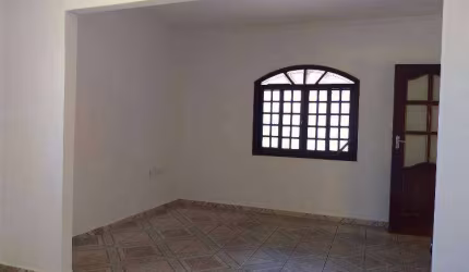 Casa com 3 dormitórios à venda por R$ 600.000,00 - Jardim Califórnia - Pouso Alegre/MG