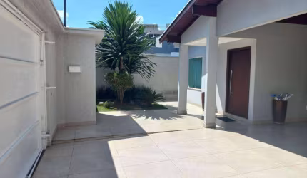Casa com 4 dormitórios à venda, 240 m² por R$ 1.050.000 - Residencial Santa Rita - Pouso Alegre/MG