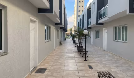 SOBRADO NOVO EM CONDOMÍNIO